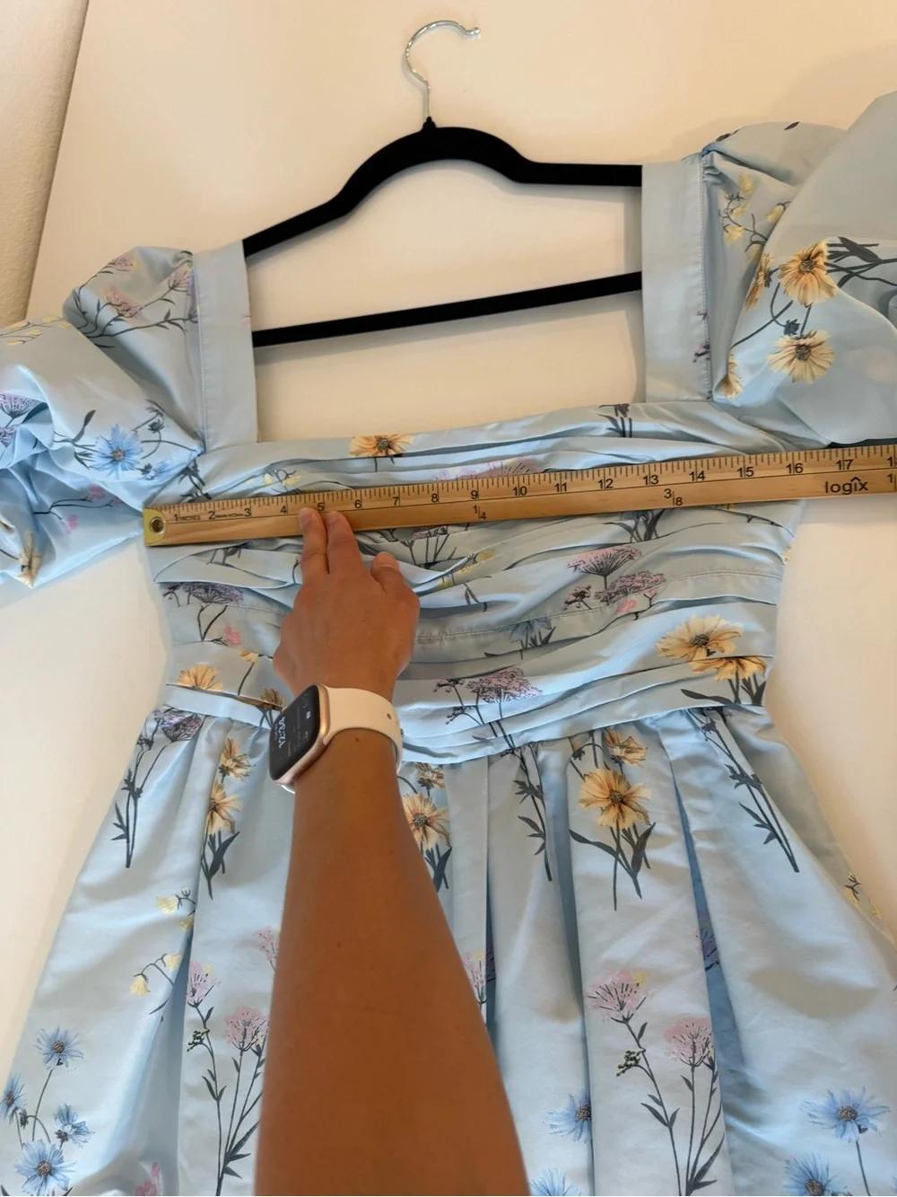 Self Portrait Blue Floral
Taffeta Watercolor Puff Sleeve Mini
Dress Sz 6 - Picture 13 of 16